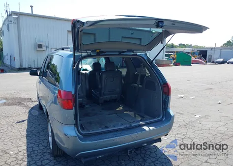 2005 Toyota Sienna Xle z USA, uszkodzony, nr VIN 5TDBA22C05S044853